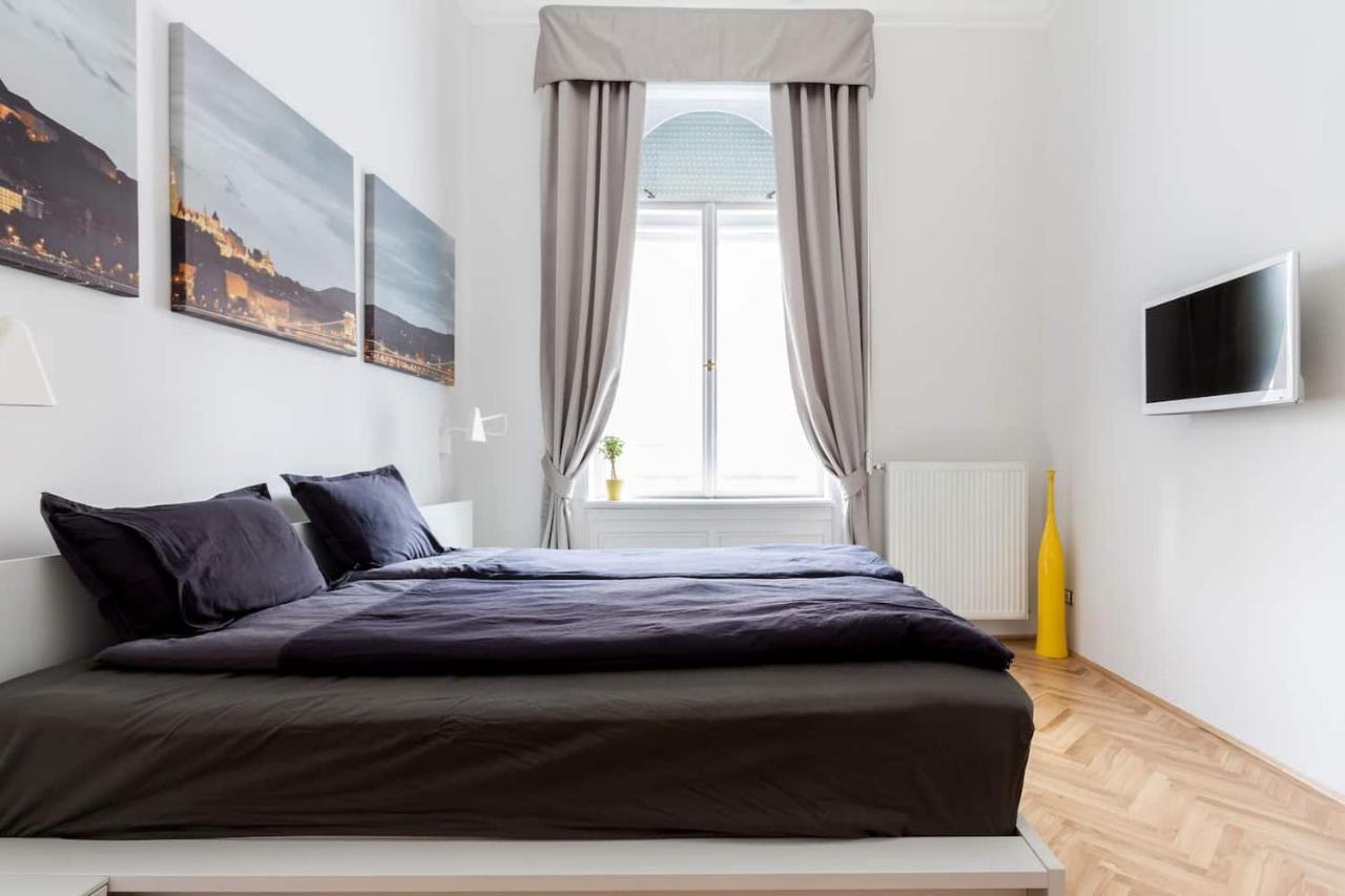 Apartment Bpr Sophisticated Astoria With Balcony