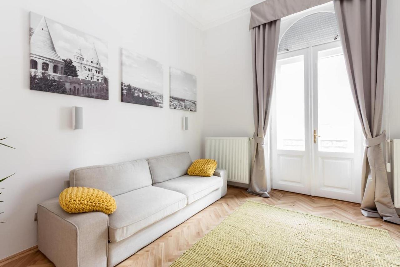 Apartment Bpr Sophisticated Astoria With Balcony *