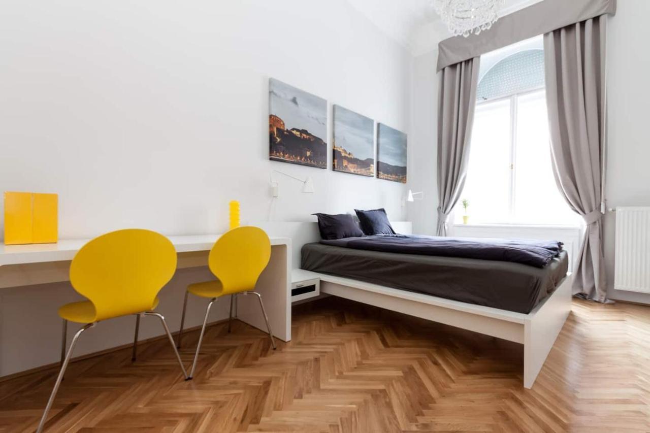 Bpr Sophisticated Astoria With Balcony Apartment