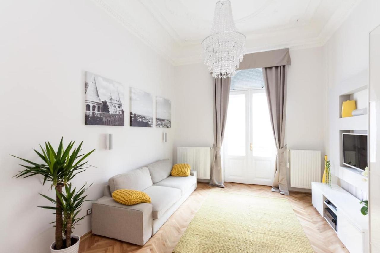 Bpr Sophisticated Astoria With Balcony Apartment