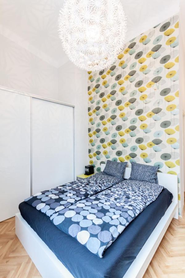 Bpr Sophisticated Astoria With Balcony Apartment